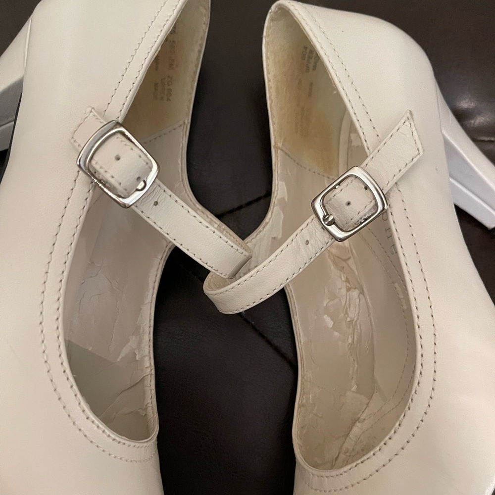 Vintage | Apostrophe | Cream Heels - Picture 15 of 15